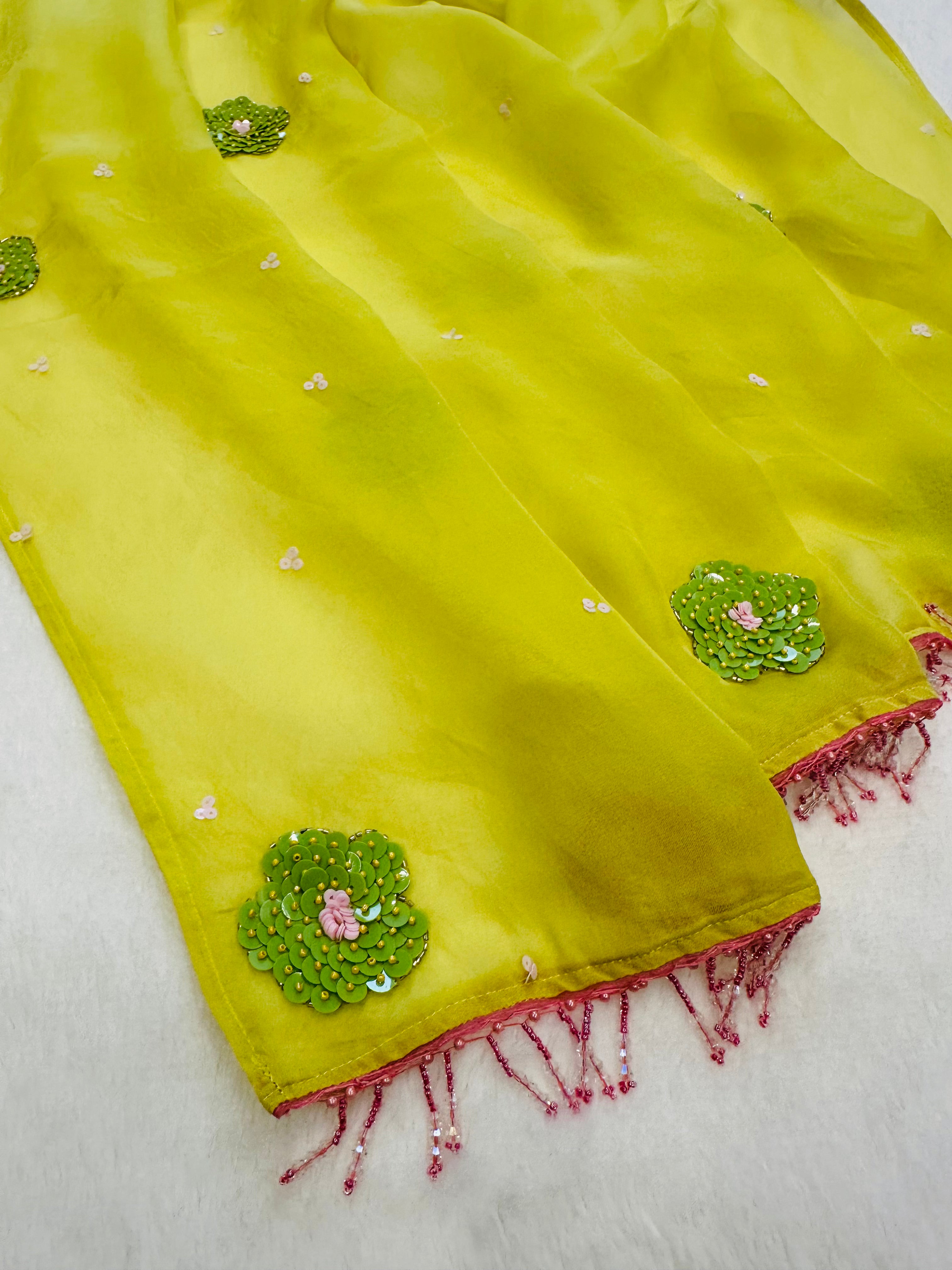 Neonika Saree