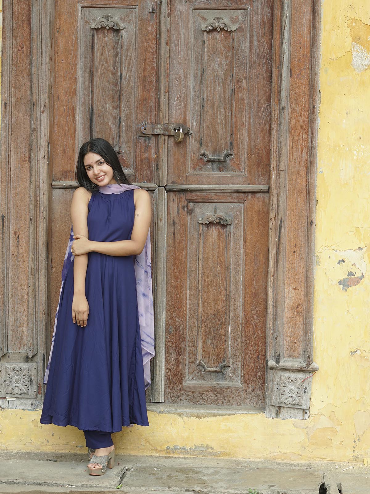 Surkh Navy Blue Rayon Gown Set