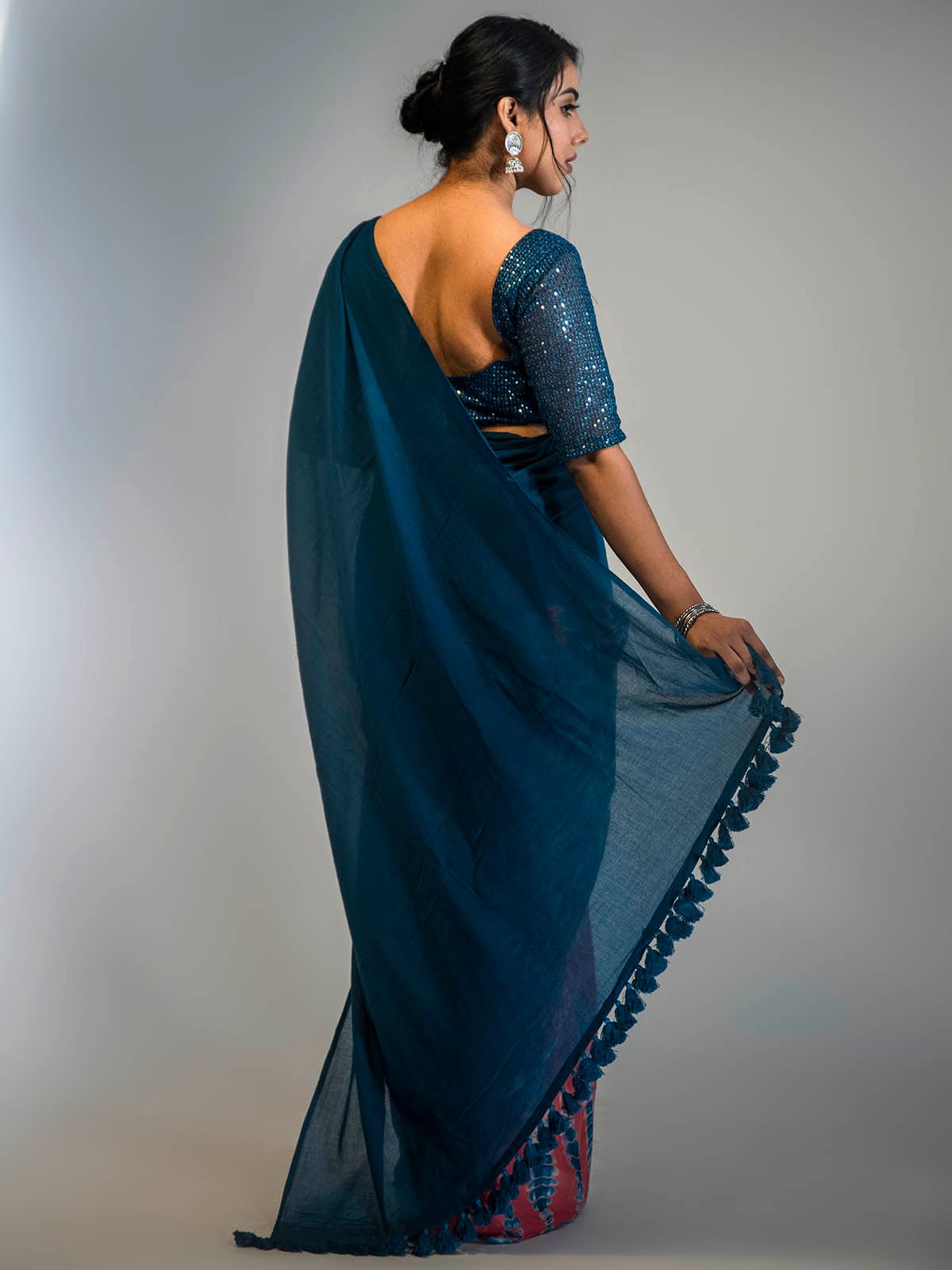 Divine Mul Cotton Shibori Saree