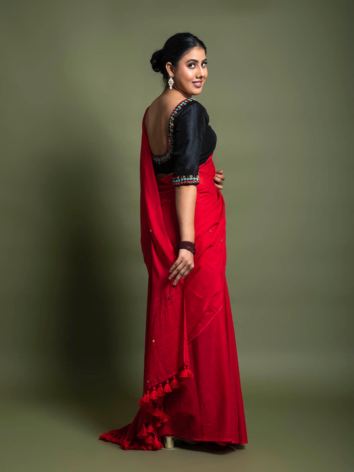 Glowworm Mul Cotton Chumki Red Saree